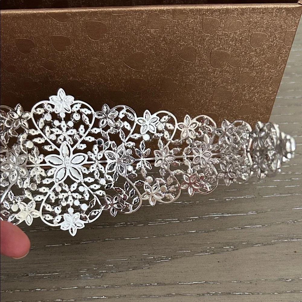Bridal Dazzling Silver Floral Haircrown